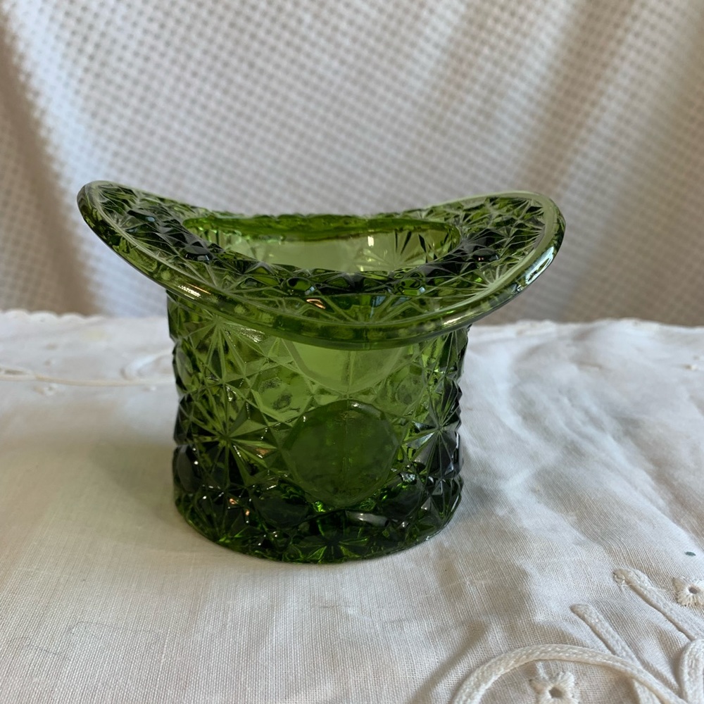 Fenton Glass Hat‎